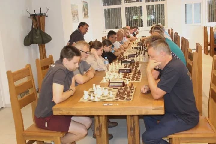 ŠAHOVSKI TURNIR „LIDAS 2025“: Pobjednički pehar osvojio novosadski velemajstor Siniša Dražić