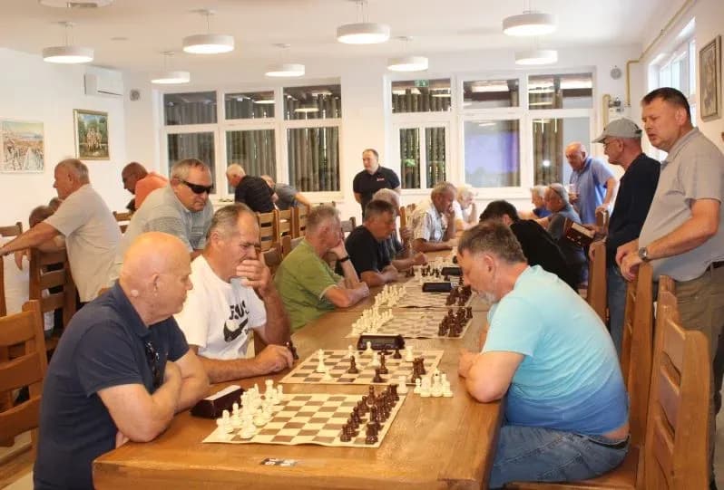 ŠAHOVSKI TURNIR „LIDAS 2025“: Pobjednički pehar osvojio novosadski velemajstor Siniša Dražić