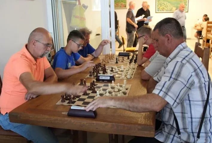 ŠAHOVSKI TURNIR „LIDAS 2025“: Pobjednički pehar osvojio novosadski velemajstor Siniša Dražić
