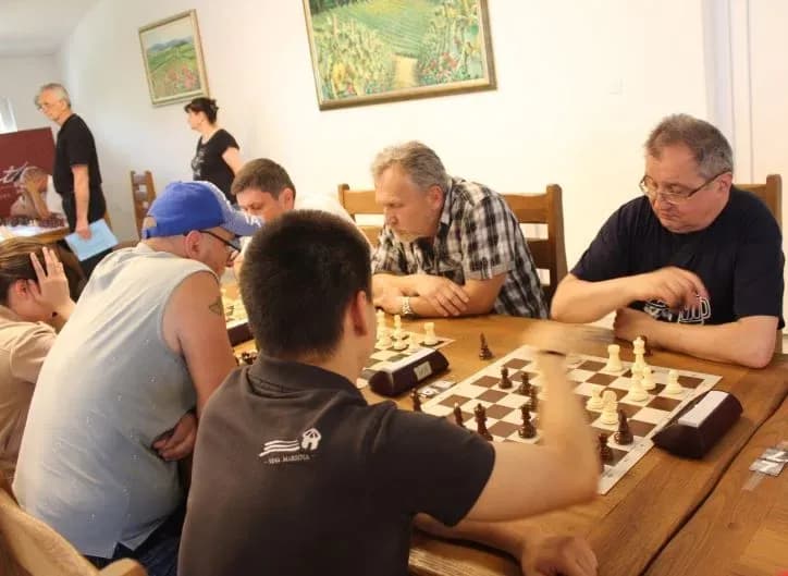 ŠAHOVSKI TURNIR „LIDAS 2025“: Pobjednički pehar osvojio novosadski velemajstor Siniša Dražić