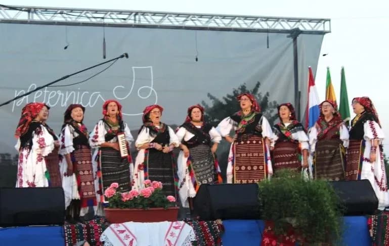 SMOTRA FOLKLORA NA TRGU BEĆARCA: „Pleternico, dok ti ime traje, čuvat ćemo tvoje običaje“