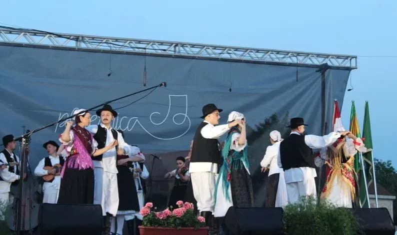 SMOTRA FOLKLORA NA TRGU BEĆARCA: „Pleternico, dok ti ime traje, čuvat ćemo tvoje običaje“