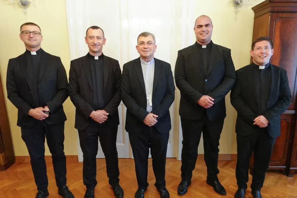 Skrutinij prije prezbiterskog ređenja: Razgovor biskupa s dvojicom ređenika