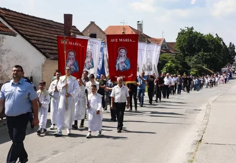 SVETKOVINA TIJELOVA U PLETERNICI: Misno slavlje i procesija gradskim ulicama