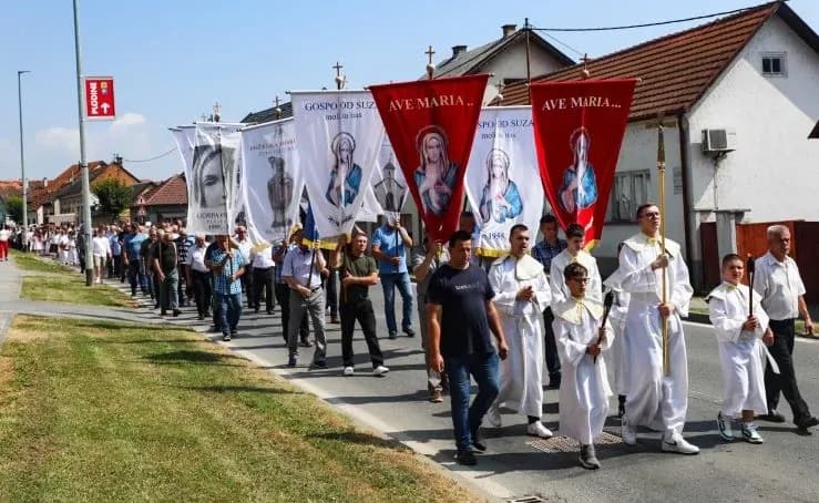 SVETKOVINA TIJELOVA U PLETERNICI: Misno slavlje i procesija gradskim ulicama