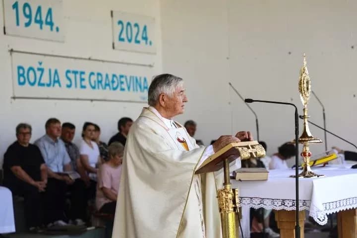 SVETKOVINA TIJELOVA U PLETERNICI: Misno slavlje i procesija gradskim ulicama