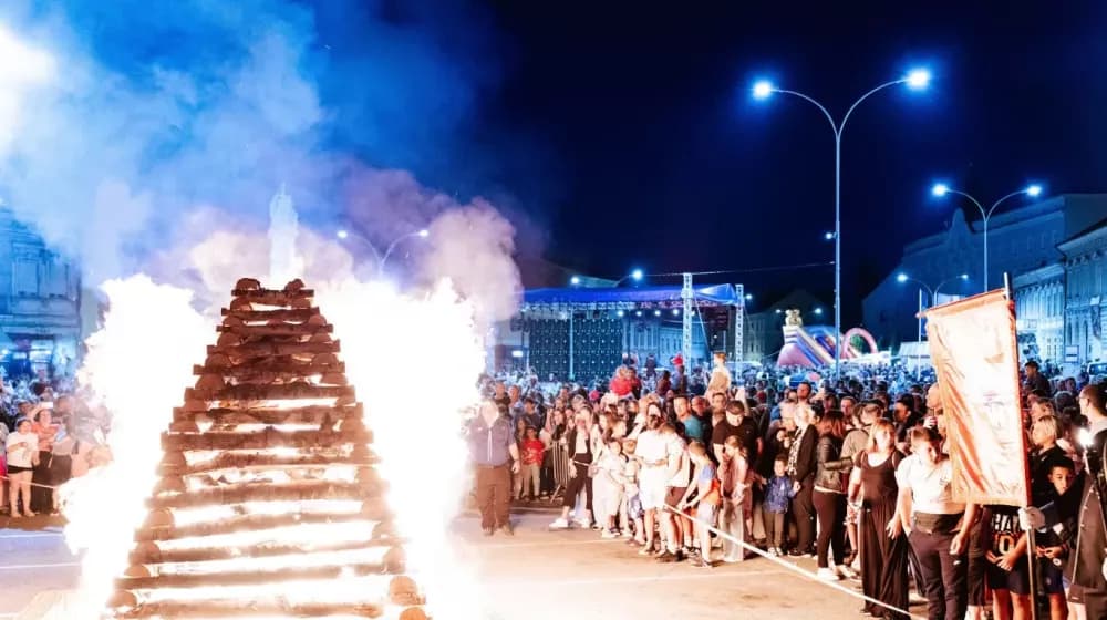 Ulazak u ljeto tijekom magične noći uz paljenje Ivanjskog krijesa