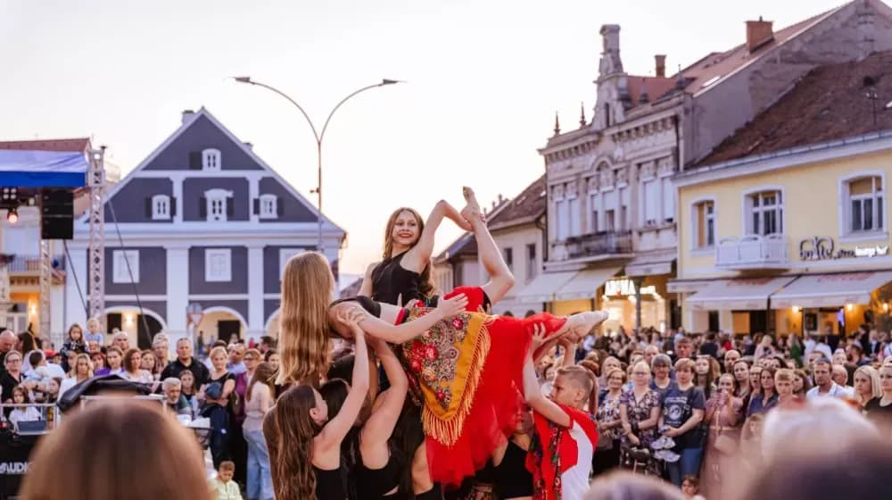 Ulazak u ljeto tijekom magične noći uz paljenje Ivanjskog krijesa