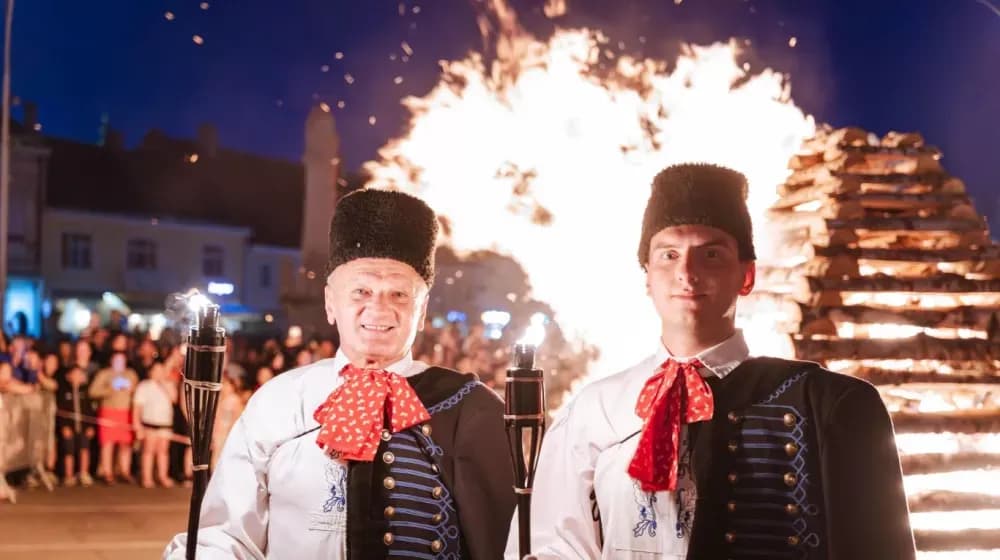 Ulazak u ljeto tijekom magične noći uz paljenje Ivanjskog krijesa