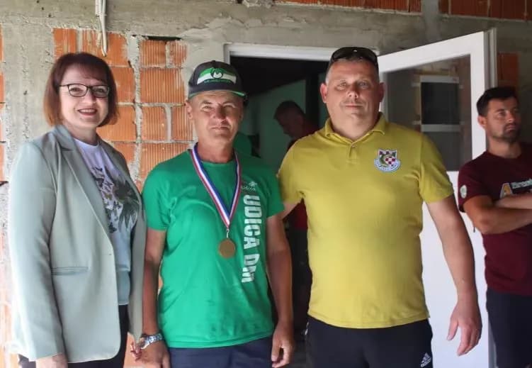 RIBIČKI KUP „VALLIS AUREA“ Ekipni pobjednik Ribolovna športska udruga „Udica“ iz Donjeg Miholjca