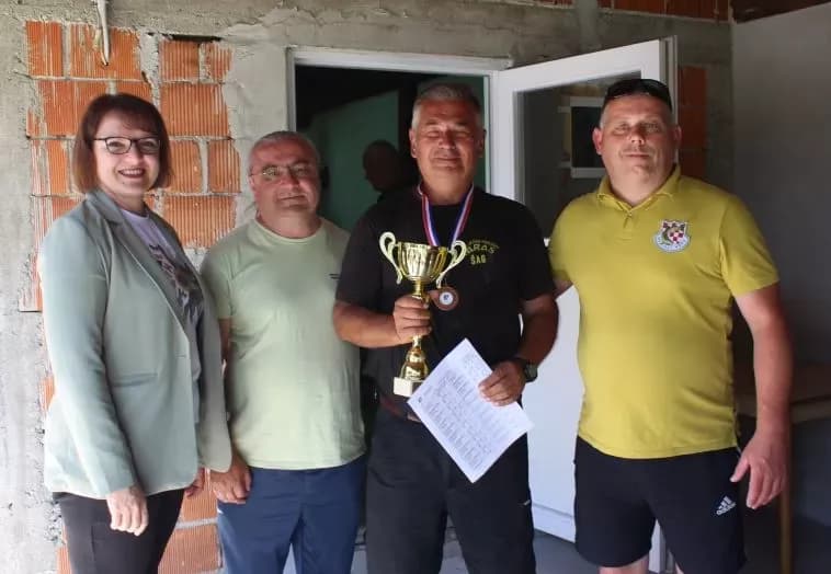 RIBIČKI KUP „VALLIS AUREA“ Ekipni pobjednik Ribolovna športska udruga „Udica“ iz Donjeg Miholjca