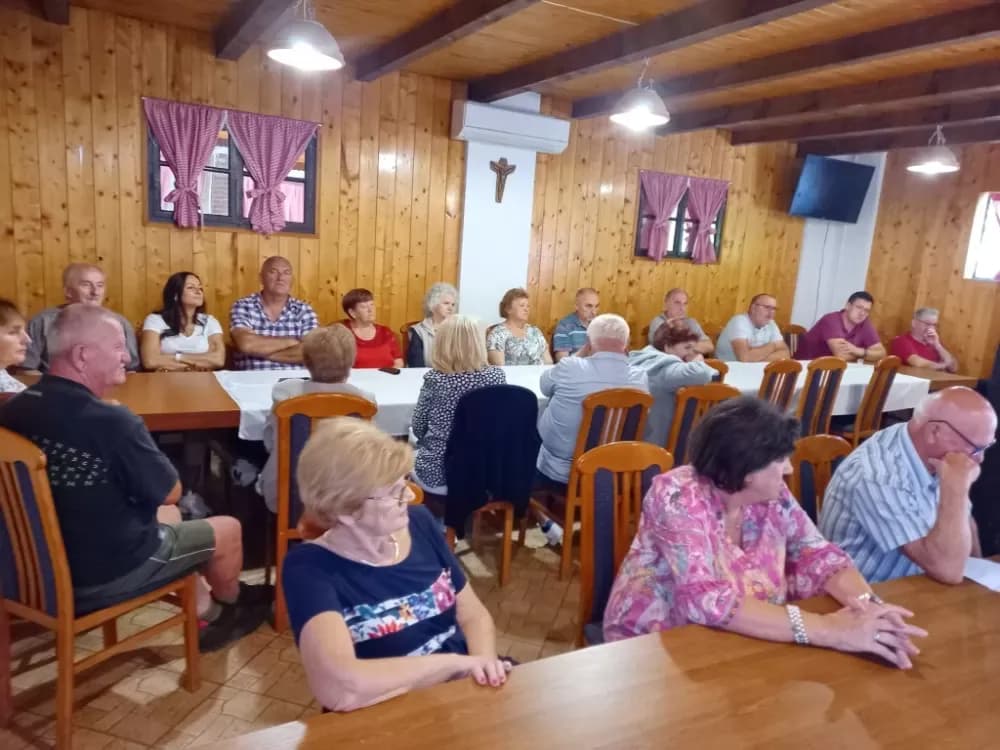 Požeški Ličani dva su puta nastupili u dvorani Lisinski, te četiri puta  u susjednoj Mađarskoj