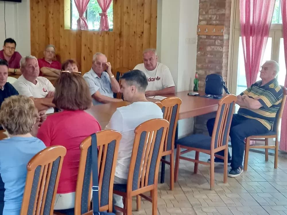 Požeški Ličani dva su puta nastupili u dvorani Lisinski, te četiri puta  u susjednoj Mađarskoj