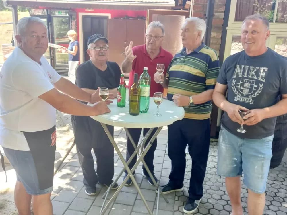Požeški Ličani dva su puta nastupili u dvorani Lisinski, te četiri puta  u susjednoj Mađarskoj