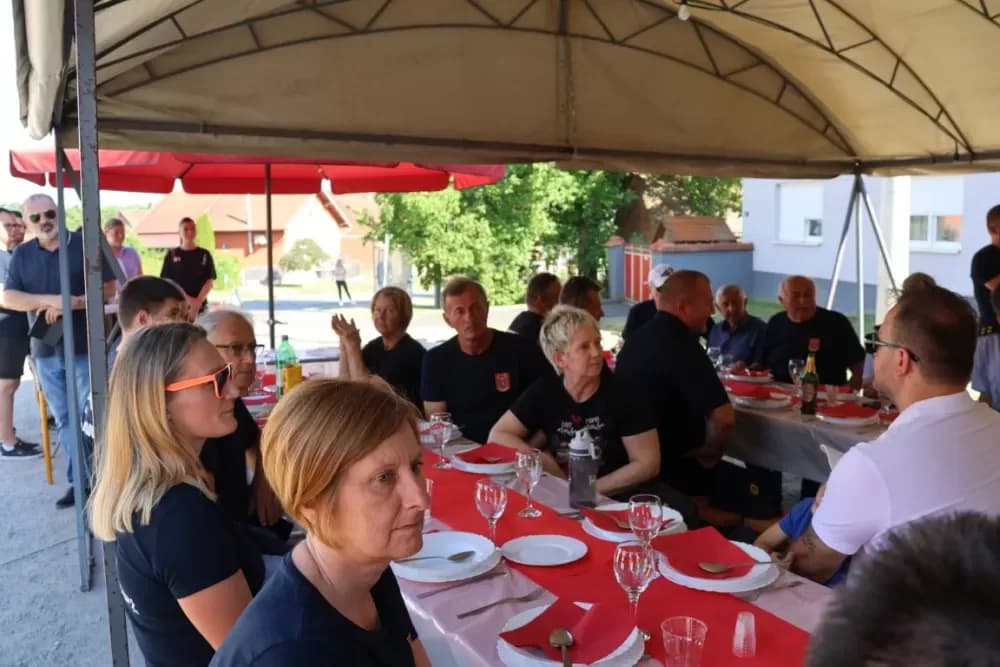 Četiri desetljeća vatrogastva Gornjih Emovaca – brojna priznanja članovima