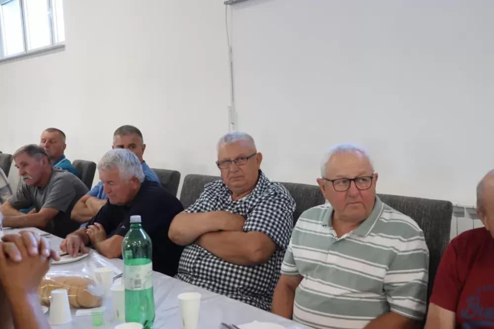Brestovački branitelji prije skupštine svoje udruge položili vijence na spomenik poginulima
