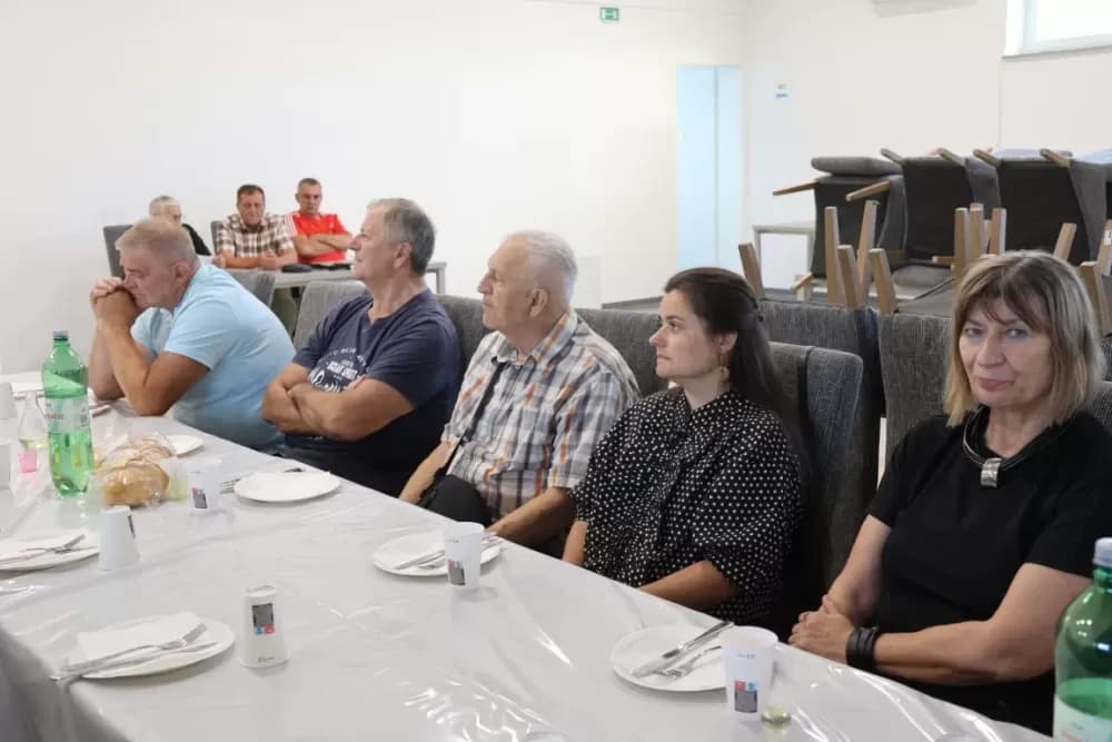 Brestovački branitelji prije skupštine svoje udruge položili vijence na spomenik poginulima