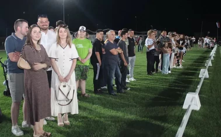PRVI PUT NA PLETERNIČKOM HIPODROMU: Održan Noćni preponski turnir-sudjelovali jahači osječkog Konjičkog kluba