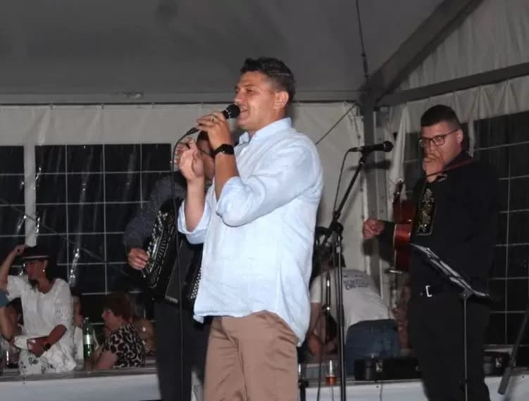 PRVI PUT NA PLETERNIČKOM HIPODROMU: Održan Noćni preponski turnir-sudjelovali jahači osječkog Konjičkog kluba