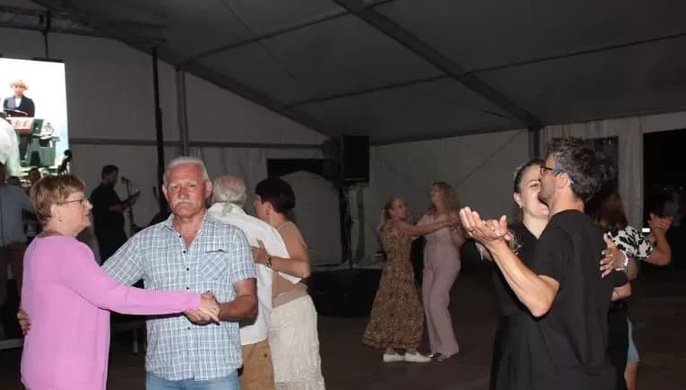 PRVI PUT NA PLETERNIČKOM HIPODROMU: Održan Noćni preponski turnir-sudjelovali jahači osječkog Konjičkog kluba