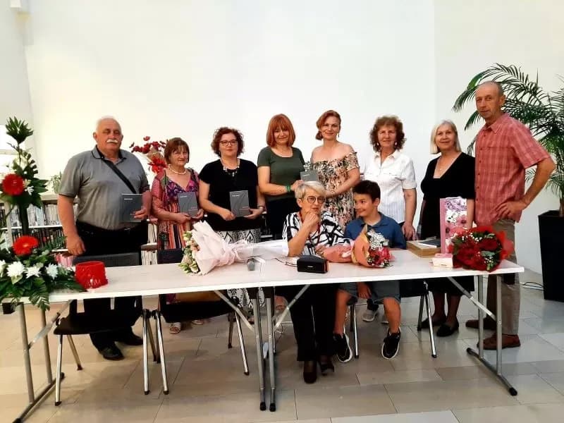 Predstavljena knjiga poezije ʼJesenja putovanjaʼ  Požežanke Nade Bonić