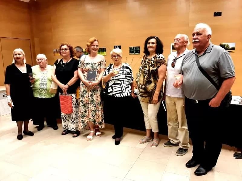 Predstavljena knjiga poezije ʼJesenja putovanjaʼ  Požežanke Nade Bonić