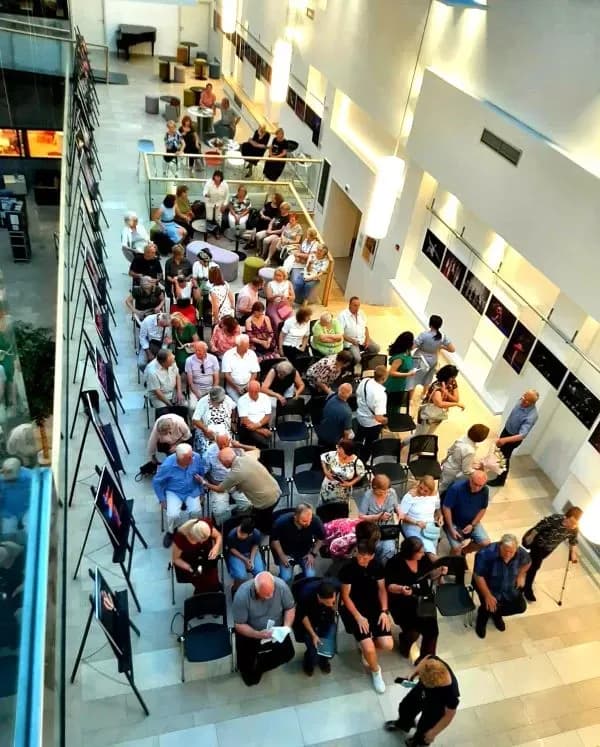 Predstavljena knjiga poezije ʼJesenja putovanjaʼ  Požežanke Nade Bonić