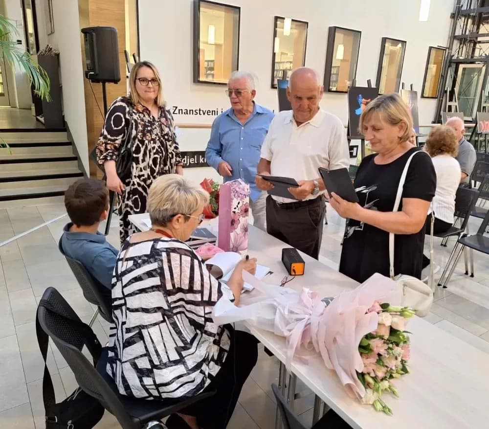 Predstavljena knjiga poezije ʼJesenja putovanjaʼ  Požežanke Nade Bonić
