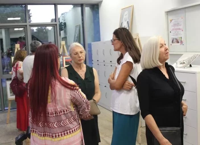 ŽENE SUDIONICE DOMOVINSKOG RATA: U Pleternici otvorena izložba slika braniteljica dragovoljki 123. brigade Hrvatske vojske