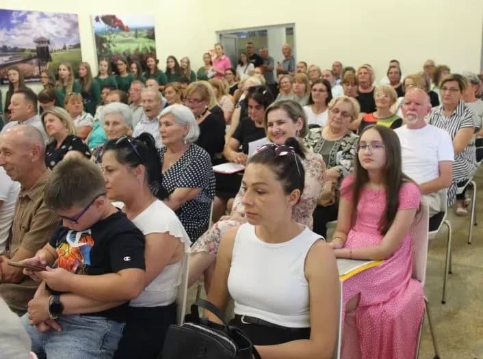 ŽENE SUDIONICE DOMOVINSKOG RATA: U Pleternici otvorena izložba slika braniteljica dragovoljki 123. brigade Hrvatske vojske