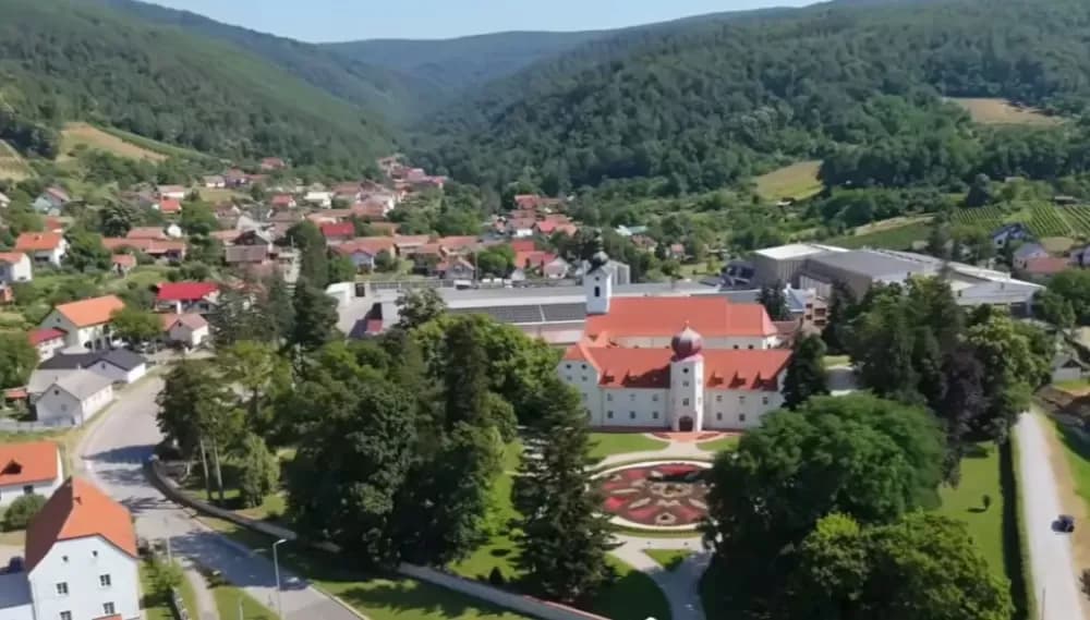Mladenci koji su donirali bunar afričkoj djeci snimili video o ljepotama požeškog kraja