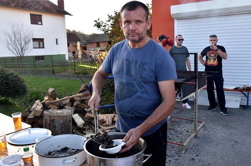 Pojedeno sto kilograma kestena, 70 litara graha i više stotina “poderanih gaća”  [FOTO]