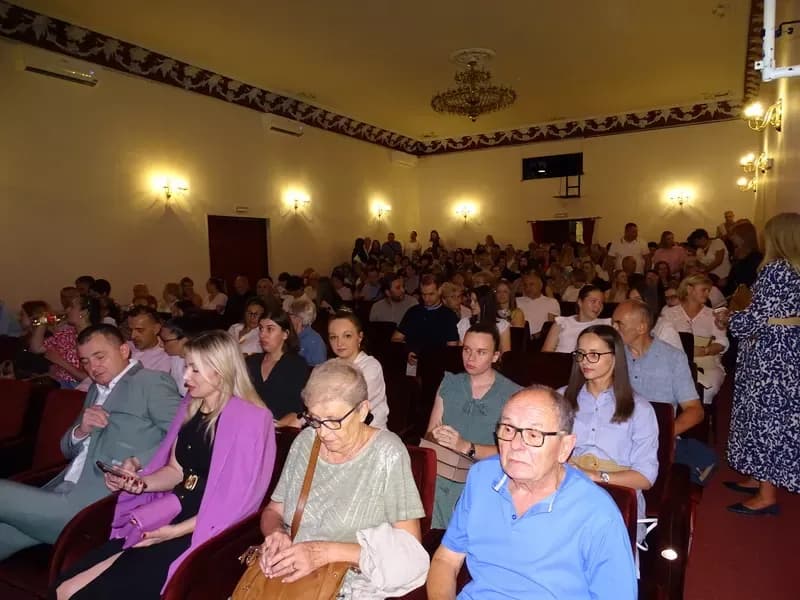 Uz urnebesni “Prekid preko veze” i izvrsnog Marka Tolju završene 4. Kazališne ljetne večeri