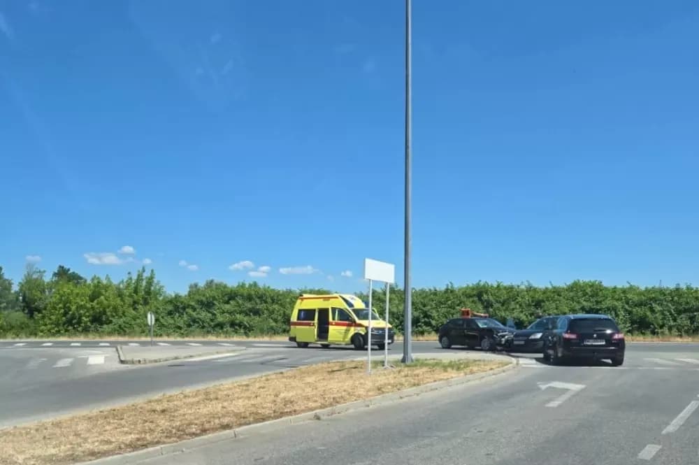 [FOTO] Jedna osoba ozlijeđena u prometnoj nesreći