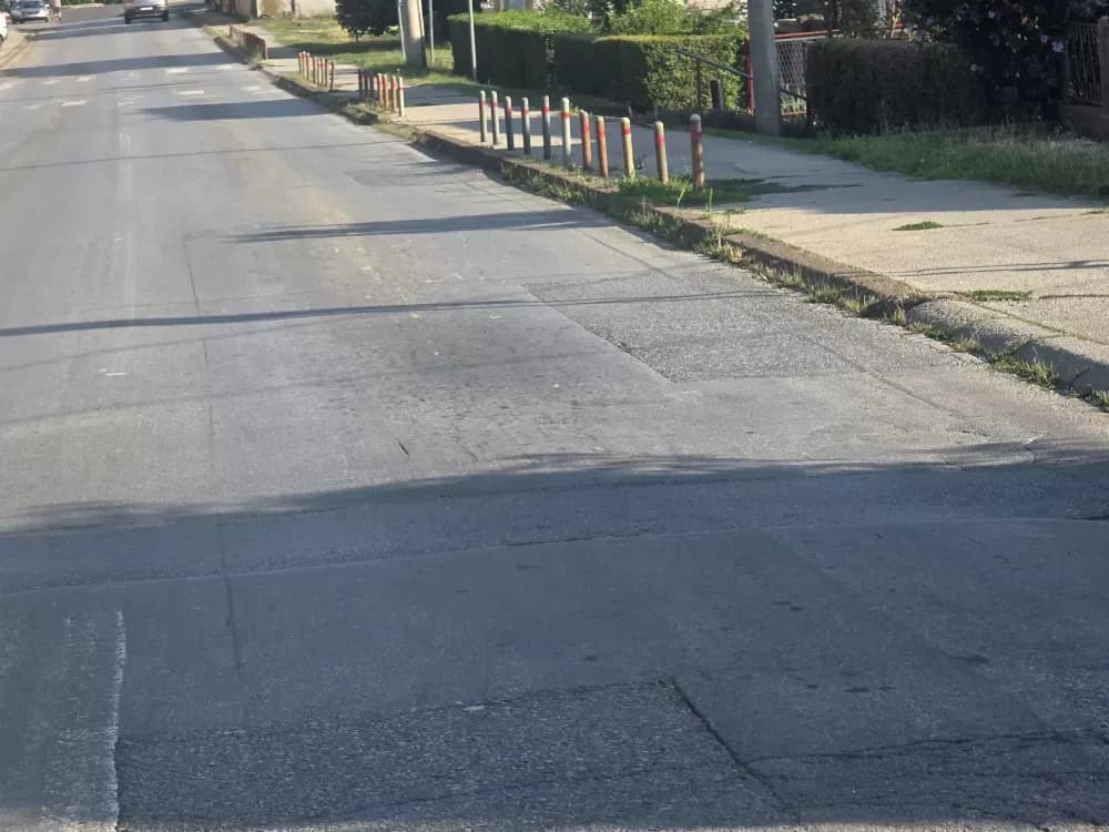 Slalom na kolniku požeške ulice – opasnost za promet