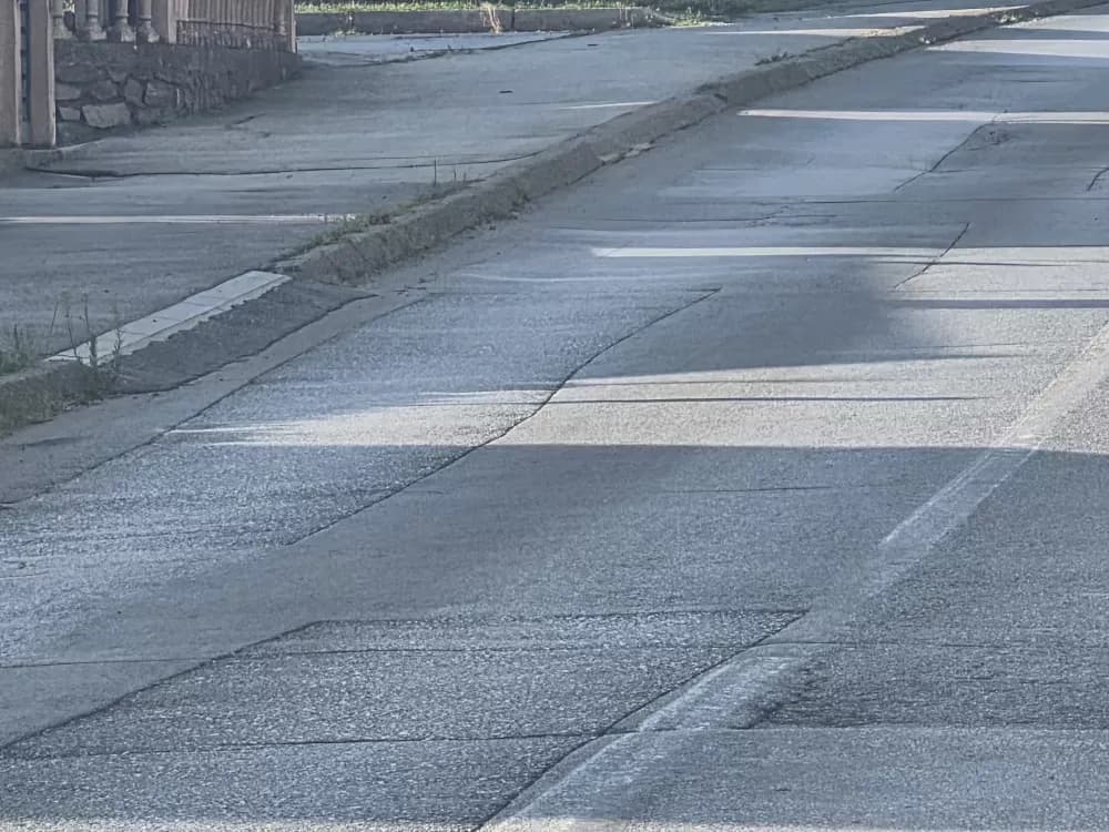 Slalom na kolniku požeške ulice – opasnost za promet