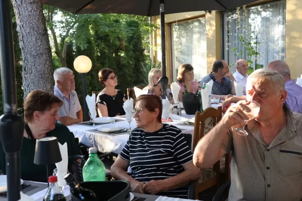 Vetovački umirovljenici  dobili opremu za viseću kuglanu