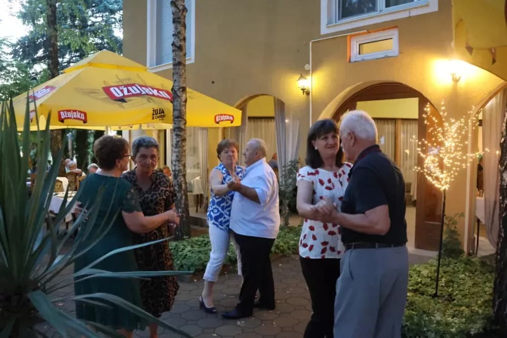 Vetovački umirovljenici  dobili opremu za viseću kuglanu
