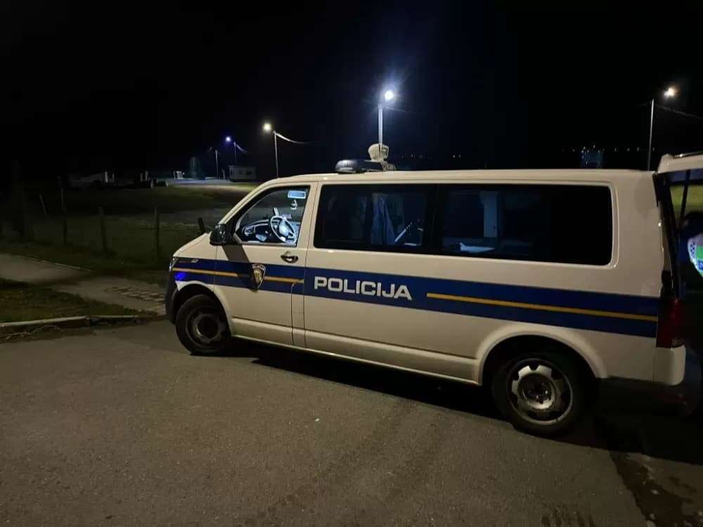 Hitne pomoći na intervencijama u Pleternici: Dvije osobe pale s električnog romobila