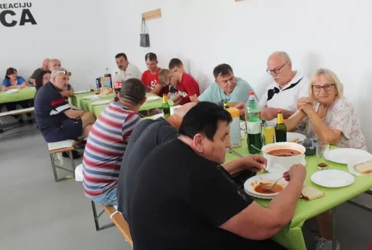 Druženje osoba s invaliditetom na prostoru Grbavice u Pleternici