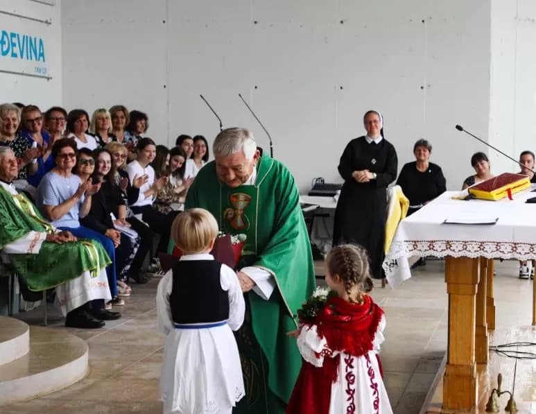 Prečasni pleternički župnik Antun Ćorković služio oproštajnu i zahvalnu svetu misu
