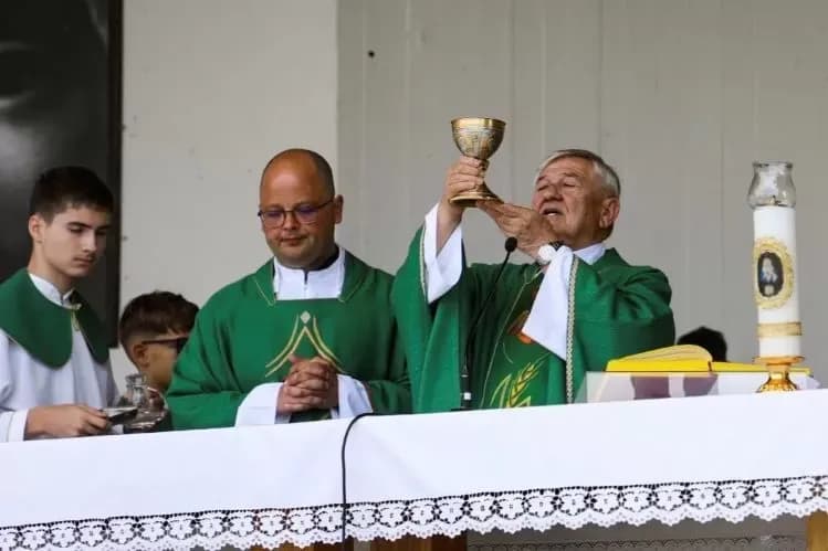 Prečasni pleternički župnik Antun Ćorković služio oproštajnu i zahvalnu svetu misu