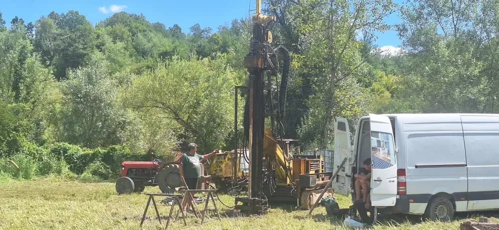 Ribiči brestovačkog Klena buše zemljište za vlastiti bunar