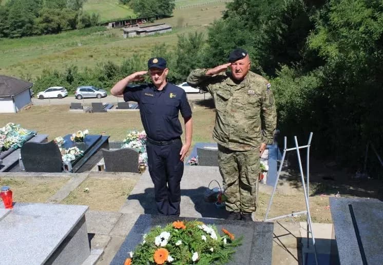 UZ 34. OBLJETNICU POGIBIJE PRIPADNIKA „TIGROVA“: U Novoj Ljeskovici odana počast hrvatskom branitelju Josipu Kneževiću