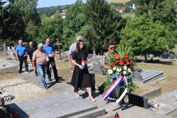 UZ 34. OBLJETNICU POGIBIJE PRIPADNIKA „TIGROVA“: U Novoj Ljeskovici odana počast hrvatskom branitelju Josipu Kneževiću