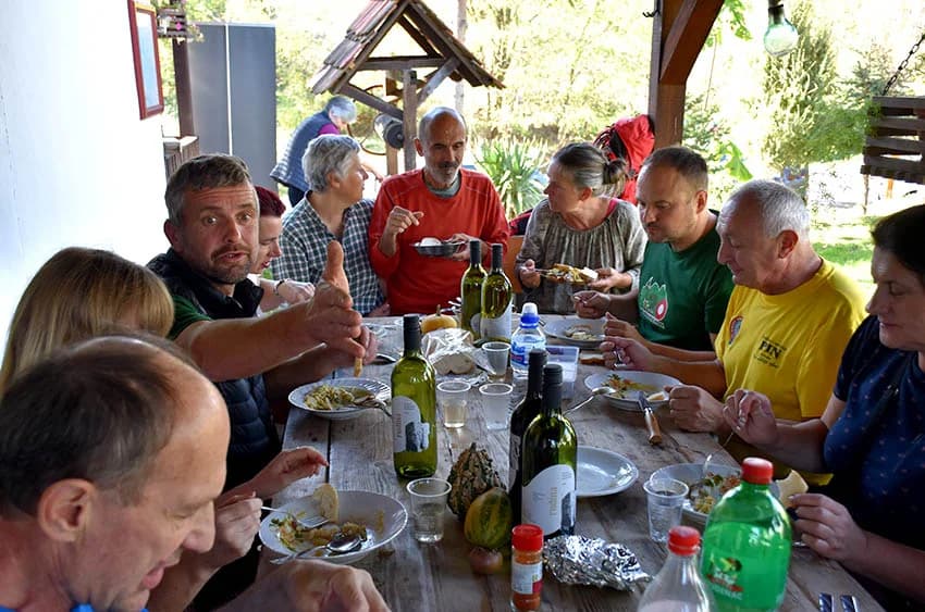 PLANINARSKA GLJIVIJARIJADA NA POŽEŠKOJ GORI: Pripremljen  omlet od gljiva sa 70 jaja [FOTO]