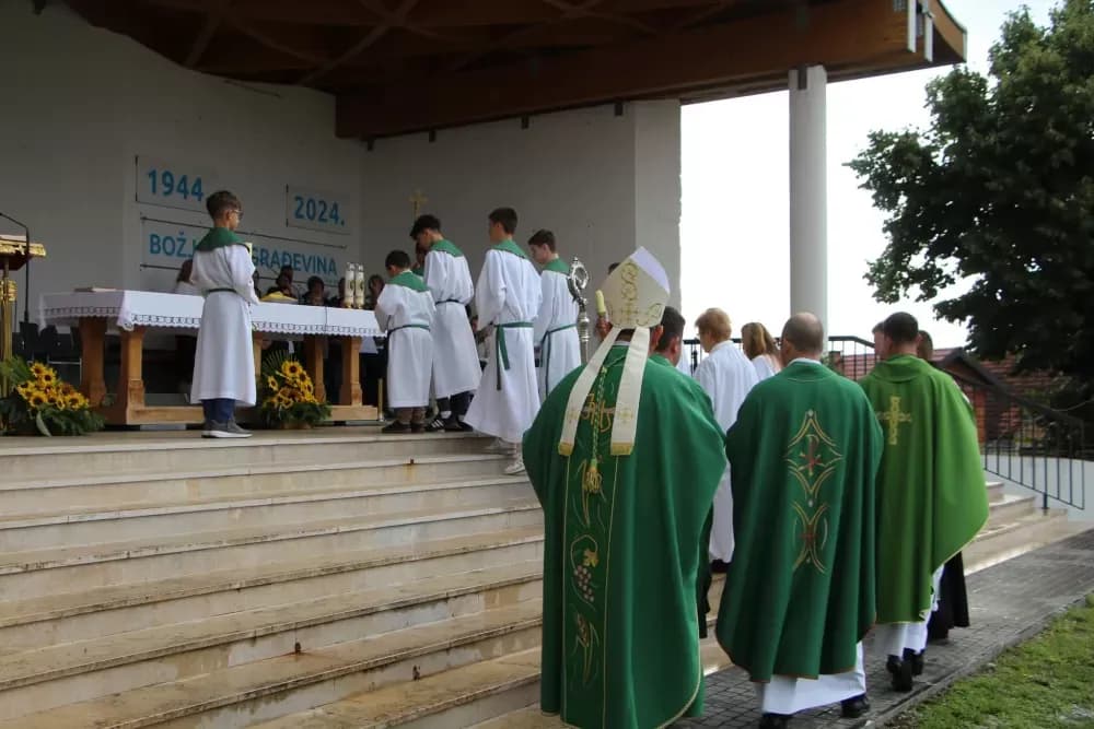Preč. Dragan Hrgić preuzeo službu rektora Svetišta Gospe od Suza i pleterničkog župnika