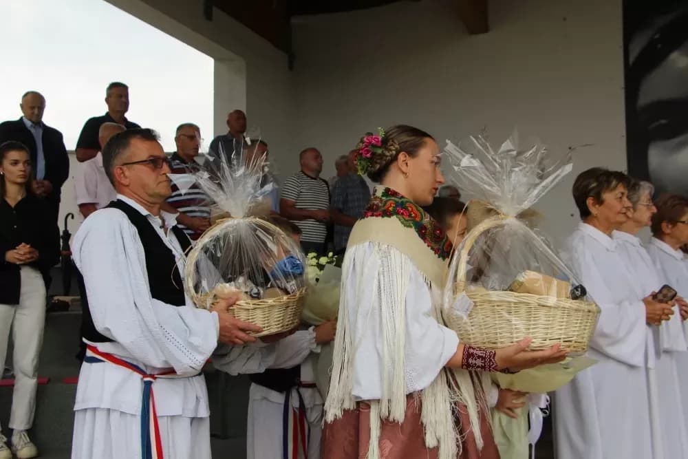 Preč. Dragan Hrgić preuzeo službu rektora Svetišta Gospe od Suza i pleterničkog župnika