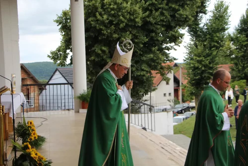 Preč. Dragan Hrgić preuzeo službu rektora Svetišta Gospe od Suza i pleterničkog župnika