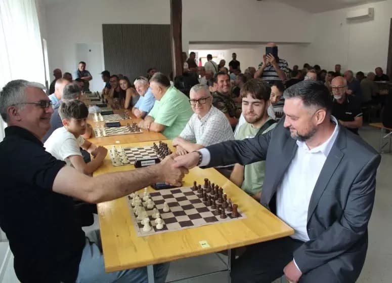 MEĐUNARODNI ŠAHOVSKI TURNIR U ČAGLINU: Prvo mjesto osvojio zagrebački velemajstor Mladen Palac